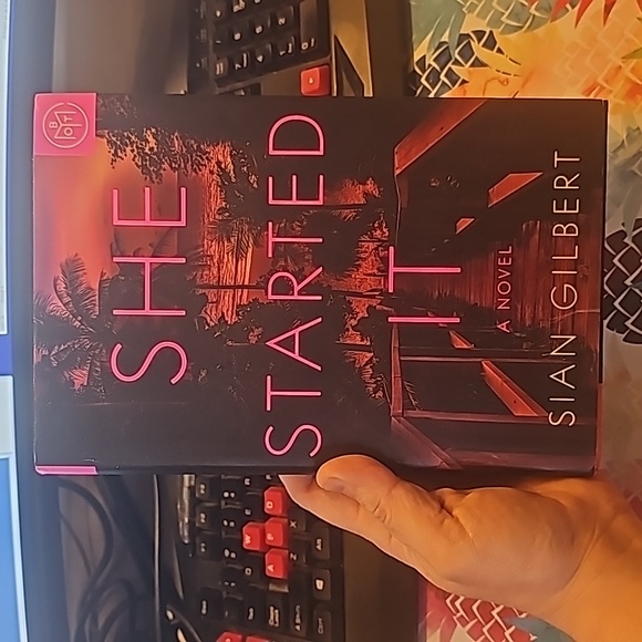 She Started It a novel by Sian Gilbert - Picture 1 of 5